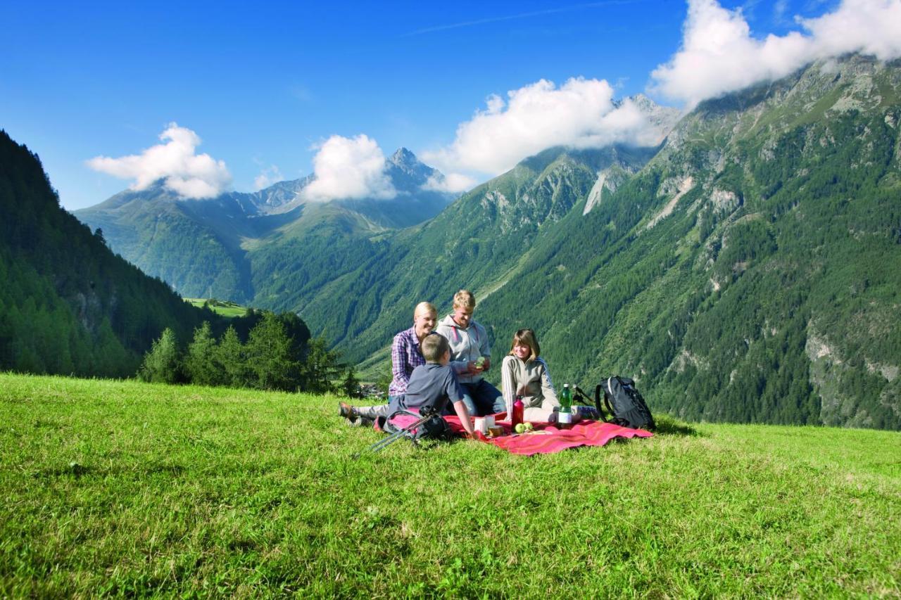 Landhaus Oetztalblick แลงเงนเฟลด์ ภายนอก รูปภาพ